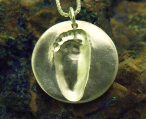Baby Print Small Circle Pendant